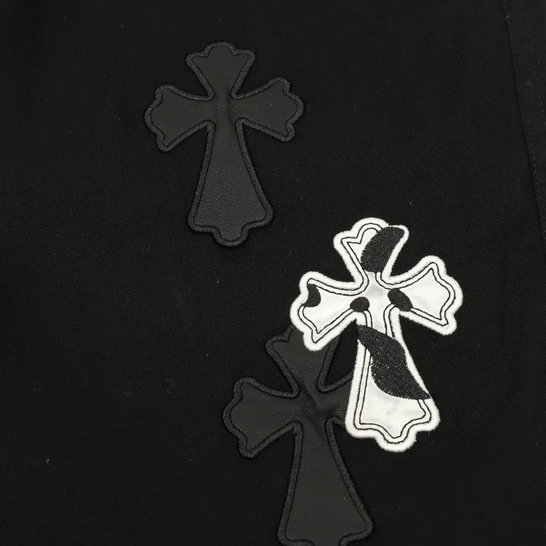 🅿️390 CH/Croxin trousers with pressed leather cross patch embroidery on both sides. The fabric is made of custom woven composite fabric. It is dyed to order and then treated with wool. It is silky and super soft compared to the original version. The fabric texture has clear and obvious strands and great drape. The workmanship is exquisite and meets the foreign trade export standards. The leather cross is embroidered with Sanskrit on both sides of the front. It is fashionable and individual. It is super versatile and good-looking. It is a must-have for fashionable men and women. It is unparalleled in terms of upper body comfort. size：XS-L
